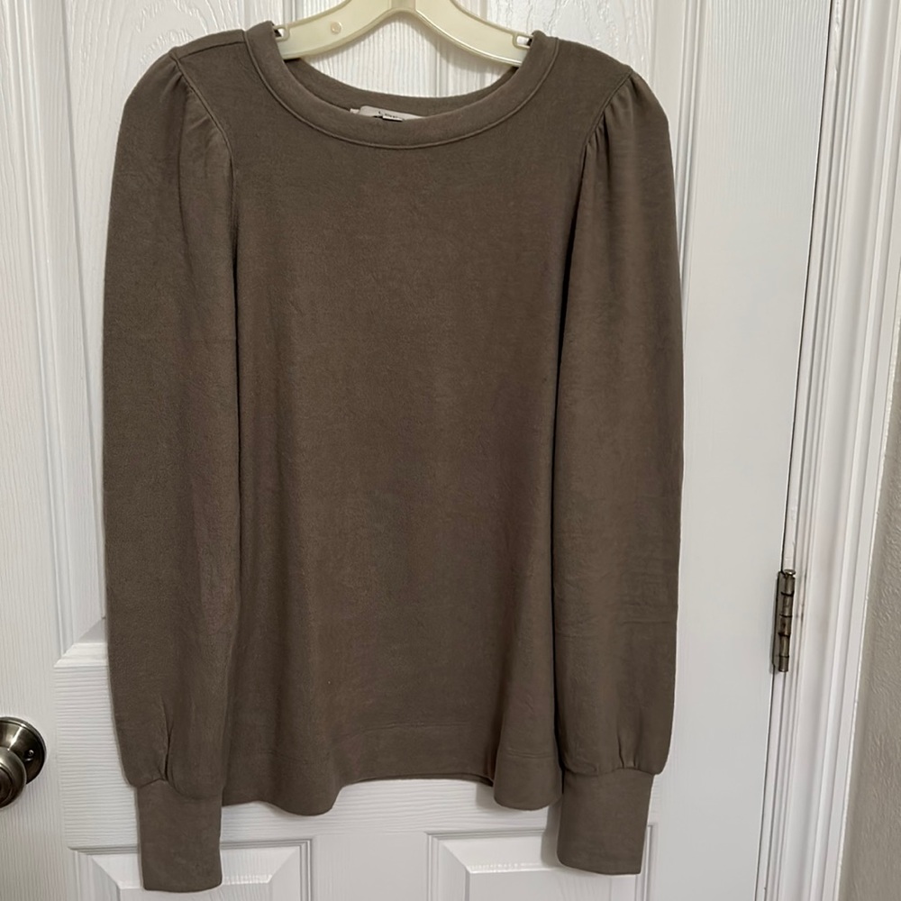 Women’s Long Sceep Scoop Neck Top